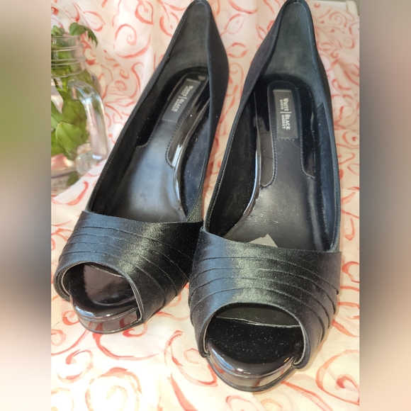 White House Black Market peeptoe heels size 7.5 - Picture 1 of 4